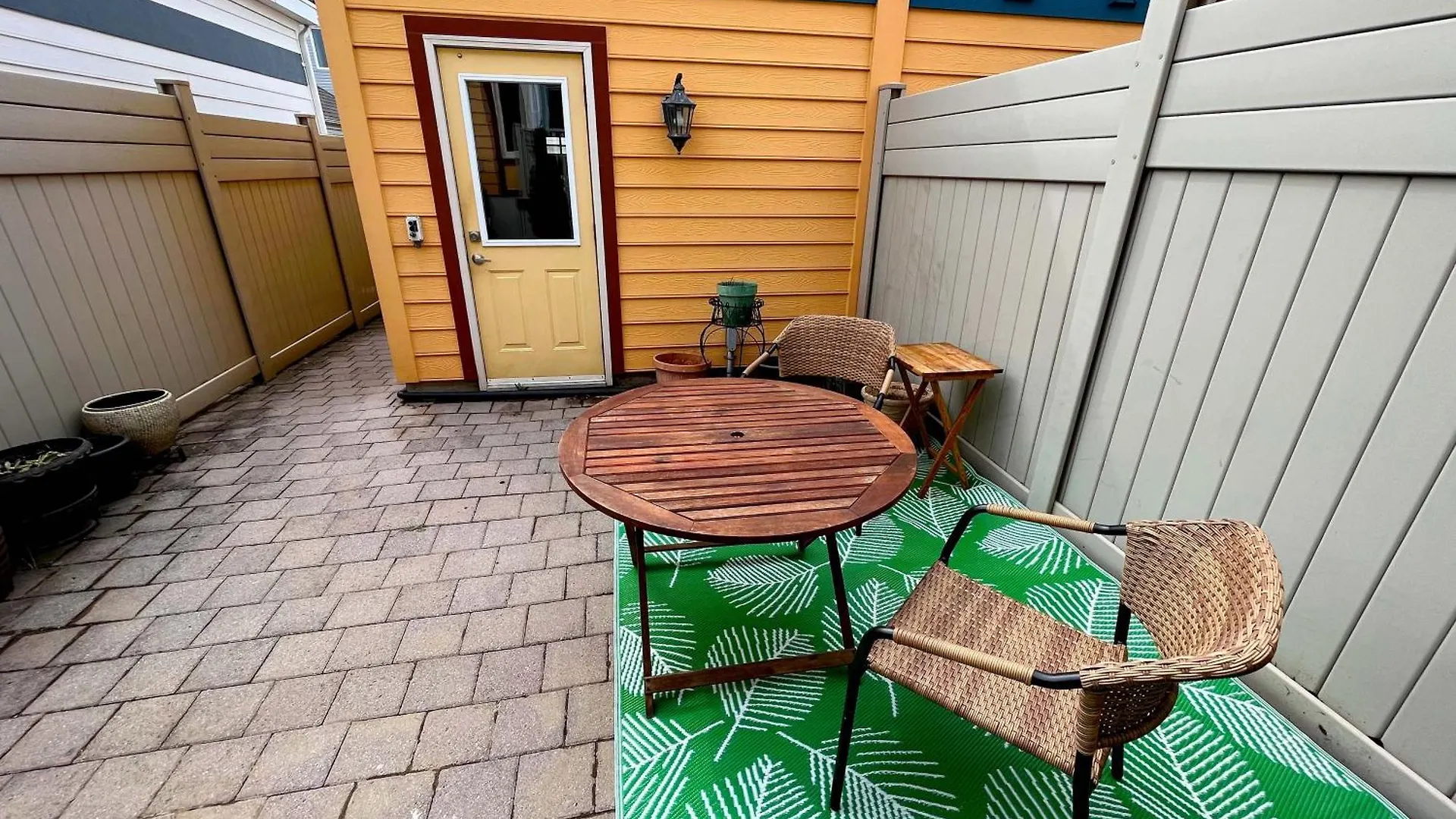 Stunning Rooms In Townhouse Across The Beach