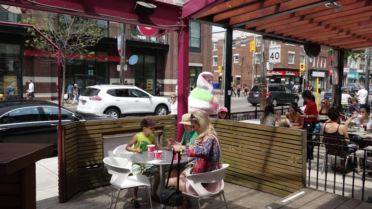 Stunning Rooms In Townhouse Across The Beach Homestay