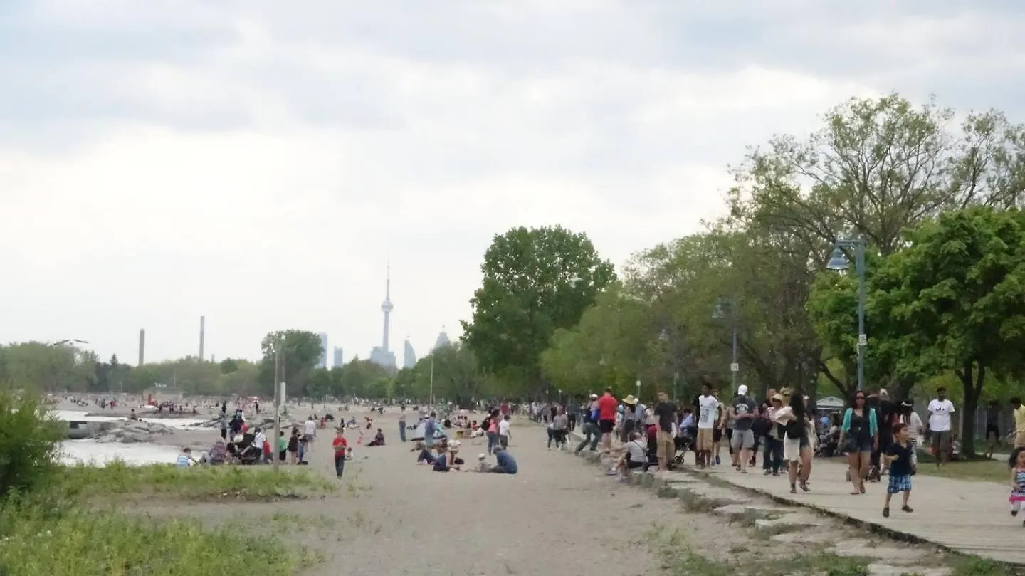 Stunning Rooms In Townhouse Across The Beach