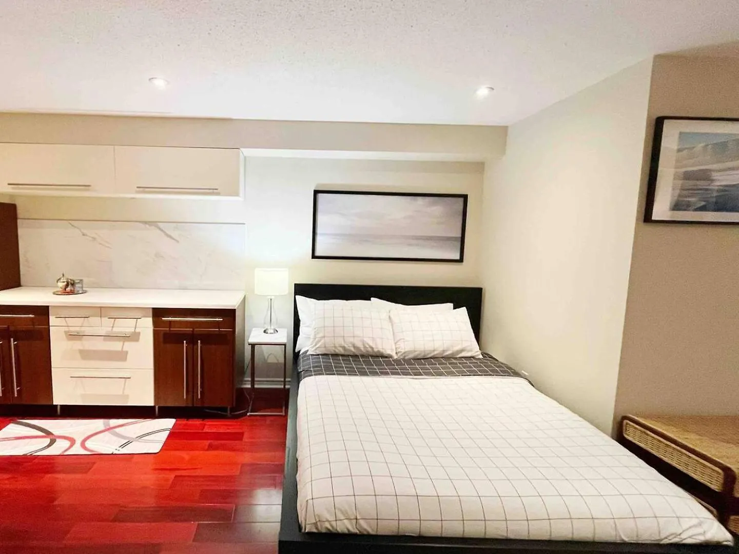 Stunning Rooms In Townhouse Across The Beach Canada