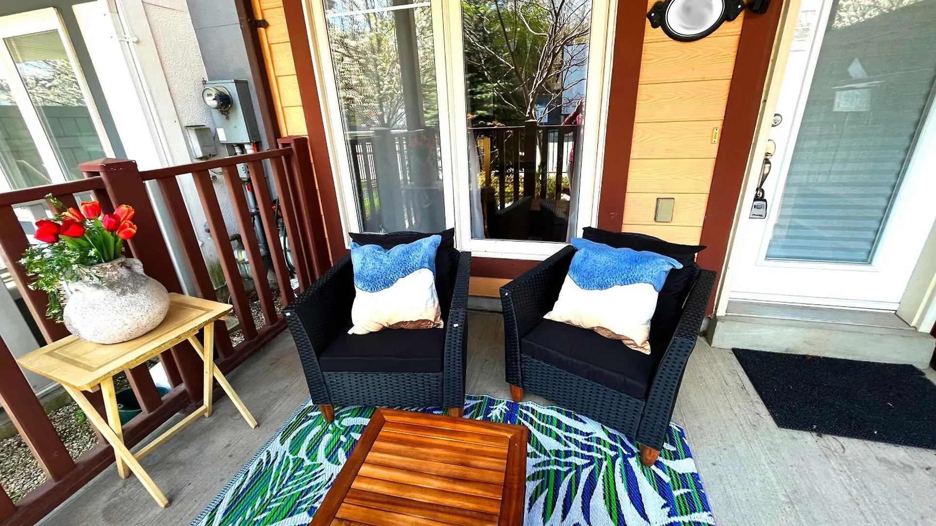 Stunning Rooms In Townhouse Across The Beach Canada