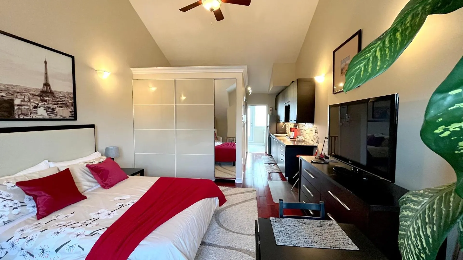 Stunning Rooms In Townhouse Across The Beach Toronto